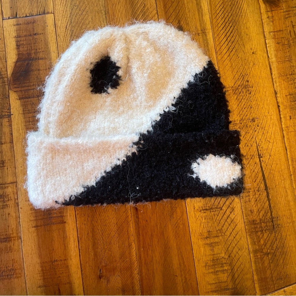 Hansel From Basel Yin Yang Beanie